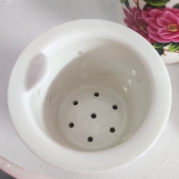 Vintage Adeline tea mug, fine porcelain  Italian floral design - Picture 6 of 7